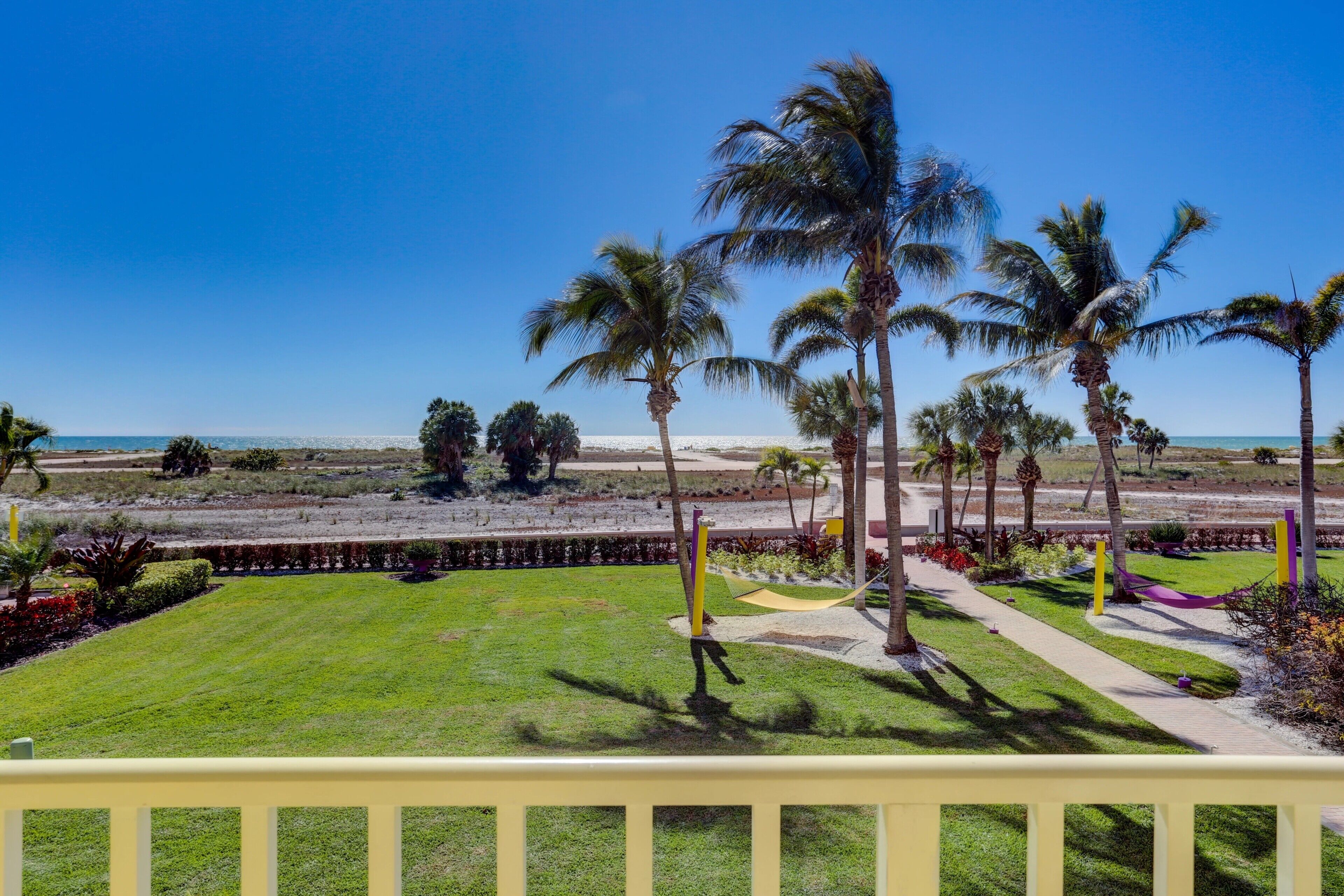 Klassiek appartement, balkon, uitzicht op strand | Uitzicht vanaf balkon