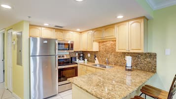 Classic Apartment, Balcony, Beach View | Private kitchen | Full-sized fridge, microwave, oven, stovetop