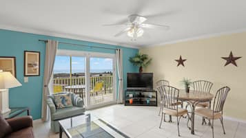 Classic Apartment, Balcony, Beach View | Living area