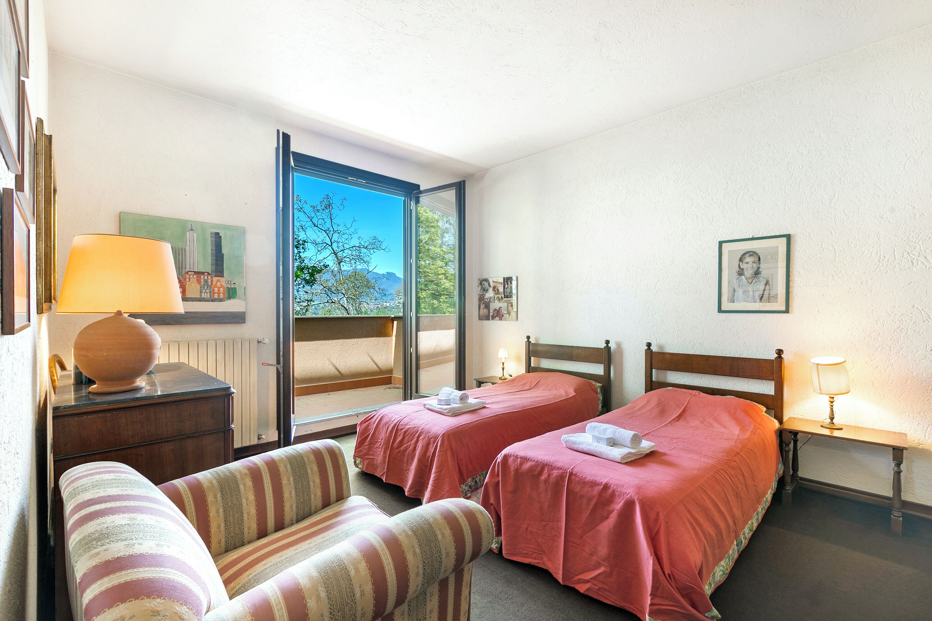 Familienvilla, Mehrere Schlafzimmer, 2 Bäder, Bergseite (Three Lakes Villa Varese) | 3 Schlafzimmer, laptopgeeigneter Arbeitsplatz, kostenloses WLAN