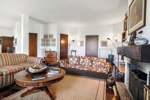 Family Villa, Multiple Bedrooms, 2 Bathrooms, Mountainside (Three Lakes Villa Varese) | Living area