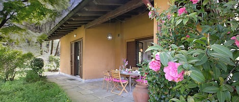 家庭別墅, 多間臥室, 2 間浴室, 山旁 (Three Lakes Villa Varese) | 室外用餐