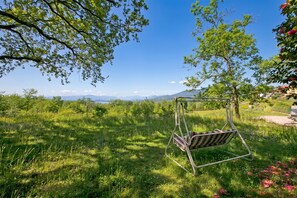 Villa familiale, plusieurs chambres, 2 salles de bains, côté montagne (Three Lakes Villa Varese) | Terrain de l’hébergement 