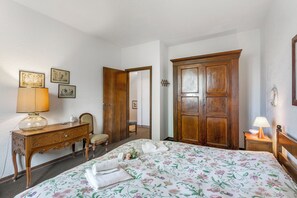 Family Villa, Multiple Bedrooms, 2 Bathrooms, Mountainside (Three Lakes Villa Varese) - Three Lakes Villa Varese (Buguggiate)
