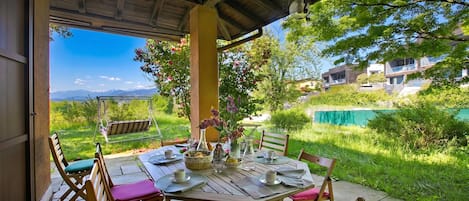 Family Villa, Multiple Bedrooms, 2 Bathrooms, Mountainside (Three Lakes Villa Varese) | Outdoor dining