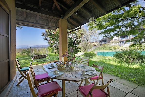 Family Villa, Multiple Bedrooms, 2 Bathrooms, Mountainside (Three Lakes Villa Varese) | Outdoor dining