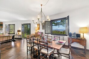 Family Villa, Multiple Bedrooms, 2 Bathrooms, Mountainside (Three Lakes Villa Varese) | Dining