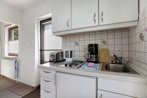 Fridge, stovetop, coffee/tea maker, electric kettle
