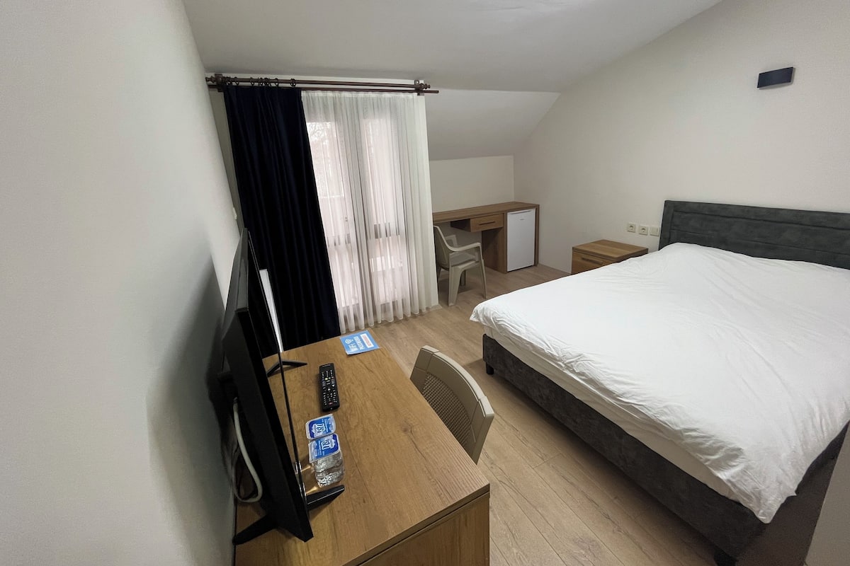 Comfort-huone, kaupunkinäköala | Pimennysverhot, äänieristys, ilmainen Wi-Fi