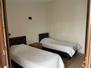 Basic Room, City View | Blackout drapes, soundproofing, free WiFi - Banaz Eren Otel (Banaz)