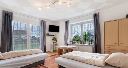 Appartement 'Ferienwohnung Am Brunnen' avec terrasse privée et Wi-Fi