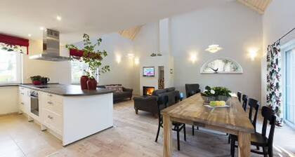 Holiday Home 'Ferienhaus Haussee' with Lake View, Private Terrace and Wi-Fi