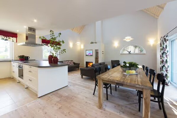 Interior - Holiday Home 'Ferienhaus Haussee' with Lake View, Private Terrace and Wi-Fi (Himmelpfort)