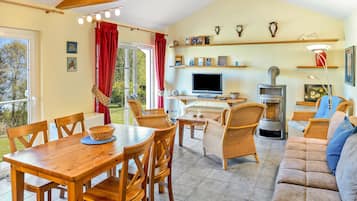 Fernseher, Kamin, DVD-Player, Stereoanlage
