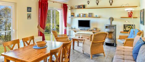 TV, fireplace, DVD player, stereo