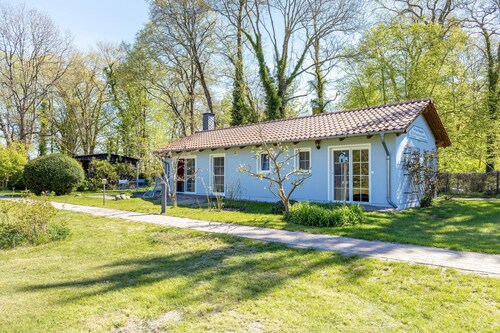 Bungalow 'Am Haussee' mit Seeblick, privater Terrasse und WLAN