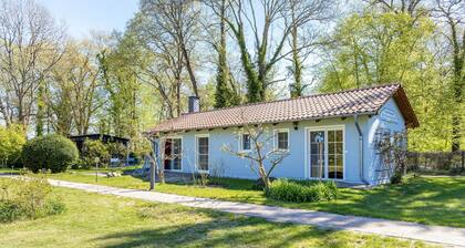 Bungalow 'Am Haussee' mit Seeblick, privater Terrasse und WLAN