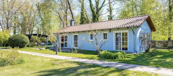 Bungalow 'Am Haussee' with Lake View, Private Terrace and Wi-Fi