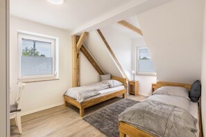 2 dormitorios, escritorio, wifi gratis y ropa de cama