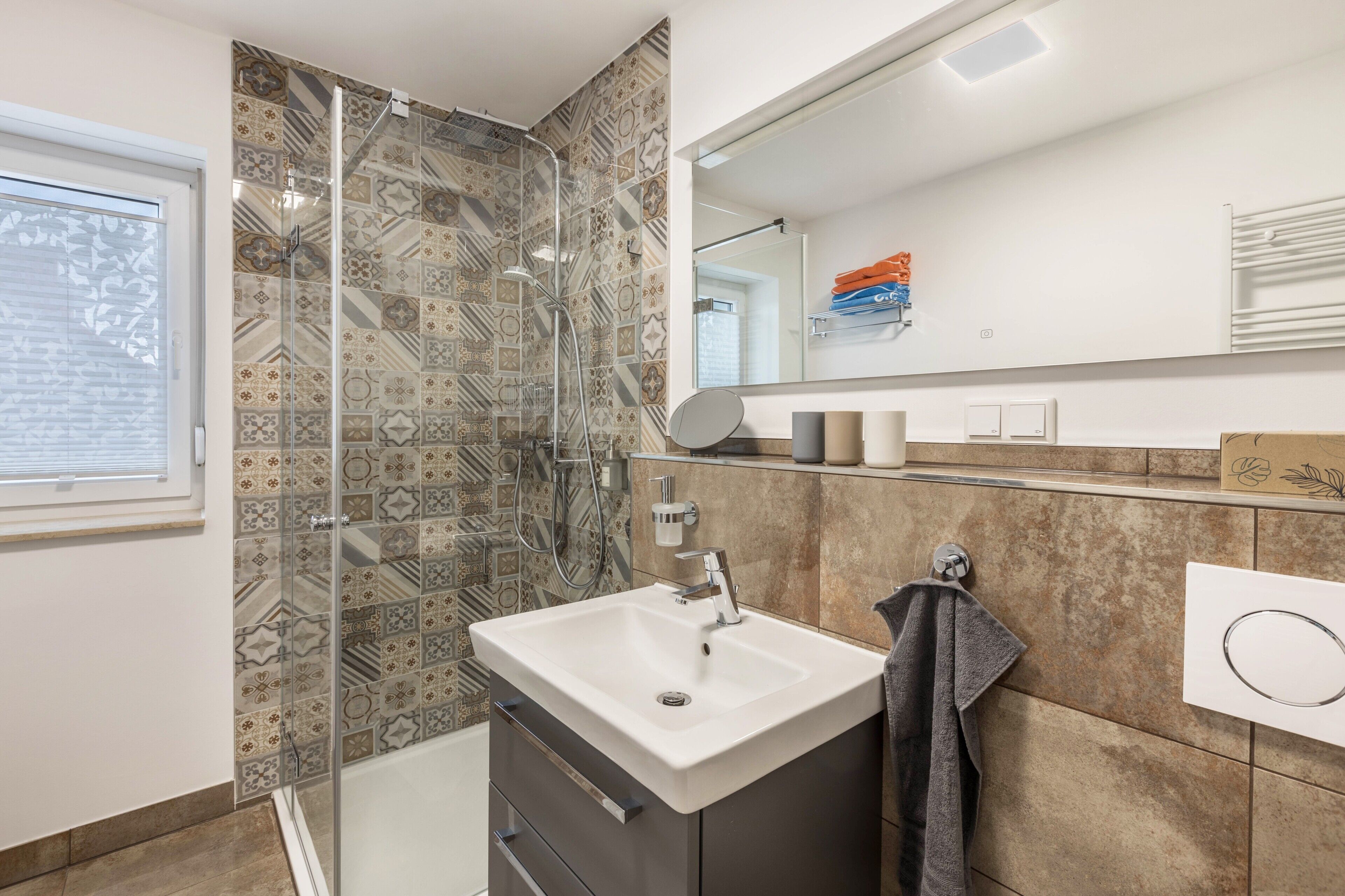 Een douche, een haardroger, handdoeken