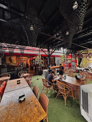 Restaurant - Cafe Moto Hostel (Puerto Princesa)