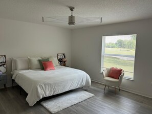 4 bedrooms, desk, iron/ironing board, WiFi - Luxury Home w/ Golf Course Access (Deltona)
