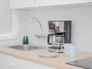 Fridge, microwave, oven, coffee/tea maker - Sanlúcar Maestrante apartment (Sanlucar de Barrameda)