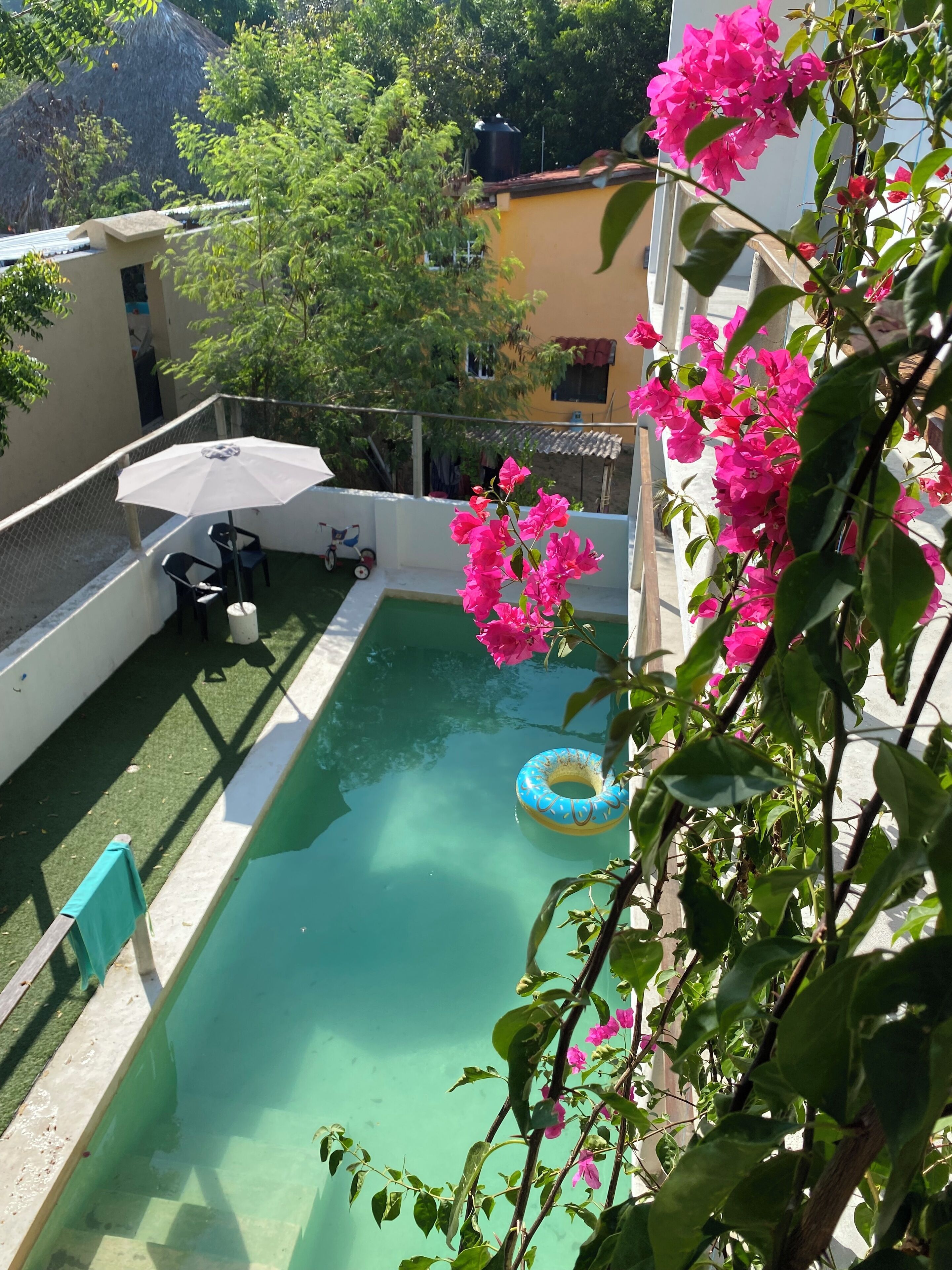 基础双人房, 1 间卧室, 冰箱, 泳池景观 | 免费 WiFi、床单