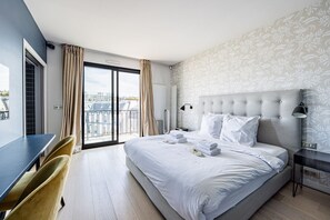 2 bedrooms, iron/ironing board, travel cot, WiFi - Luxury#Amazing view: EiffelTower&Triumph Arc (Paris)