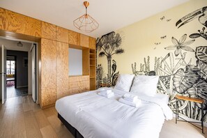 2 habitaciones, tabla de planchar con plancha, cuna de viaje y wifi 