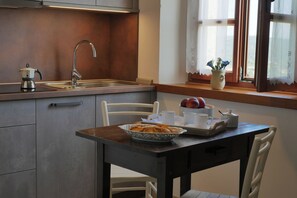 Family Apartment, Multiple Bedrooms, Mountainside (Štanjel Retreat Apartment Superior) | Private kitchenette | Fridge, microwave, stovetop, coffee/tea maker - Štanjel Retreat Apartment Standart 1.1 (Komen)