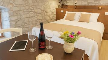 Estudio familiar, junto a la montaña (Štanjel Retreat Apartment 2.1) | 2 habitaciones y ropa de cama