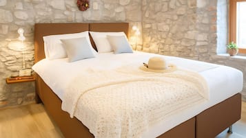 Family Apartment, 2 Bedrooms, Mountainside (Štanjel Retreat Apartment Standart ) | 2 bedrooms, bed sheets