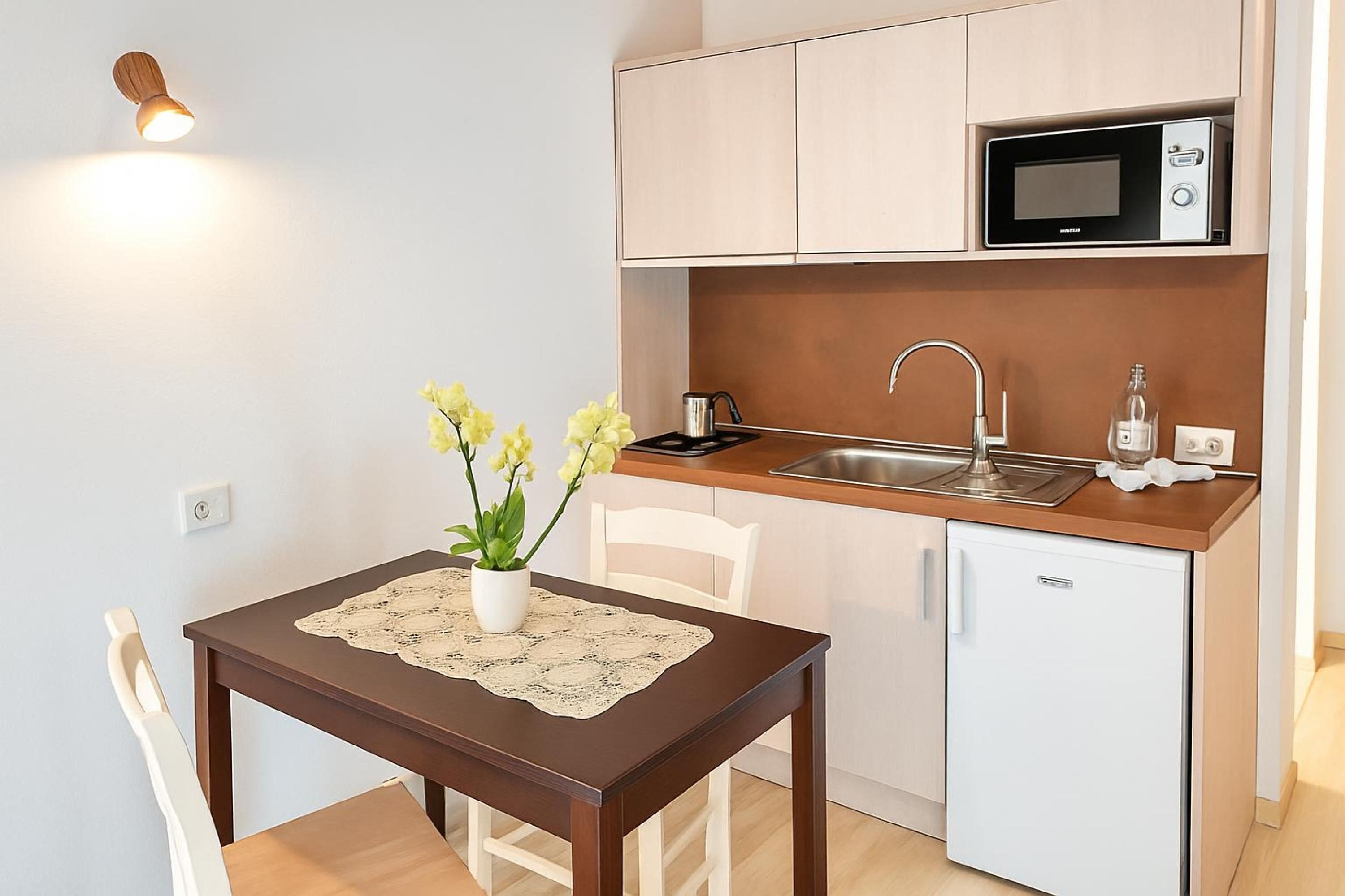 Family Studio, Mountainside (Štanjel Retreat Apartment 2.1) | Private kitchenette | Fridge, microwave, stovetop, coffee/tea maker