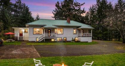 Unparalleled Beach Experience, Private Setting as Converted Schoolhouse, Fire-pit, Gazebo, Games