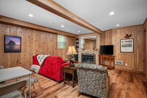 Fernseher, Tischtennisplatte