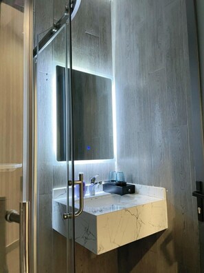 Standard Double Room, Balcony, City View | Bathroom | Combined shower/tub, rainfall showerhead, designer toiletries - Tay Ninh City Hotel (Tay Ninh)