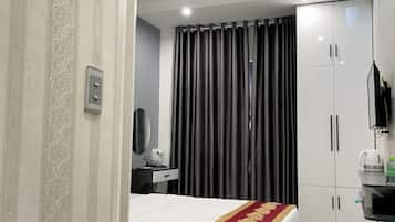 Standard Double Room, Balcony, City View | Living area