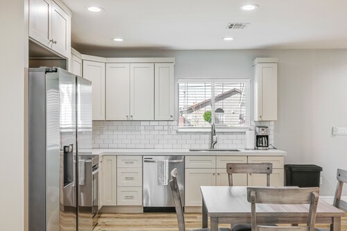 Pet-Friendly Hughson Getaway, 9 Mi to Modesto!