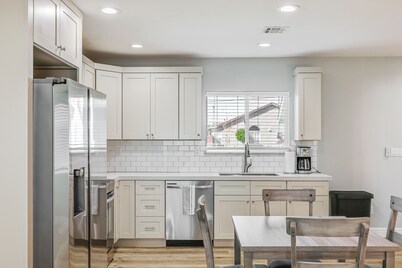 Pet-Friendly Hughson Getaway, 9 Mi to Modesto!