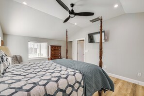 2 bedrooms, iron/ironing board, Internet, bed sheets