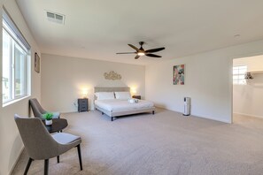 4 habitaciones, tabla de planchar con plancha, wifi y ropa de cama