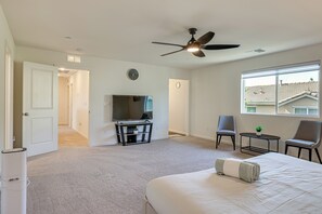 4 室のベッドルーム、アイロン / アイロン台、WiFi、ベッドシーツ