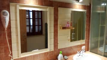 Habitación triple estándar | Baño