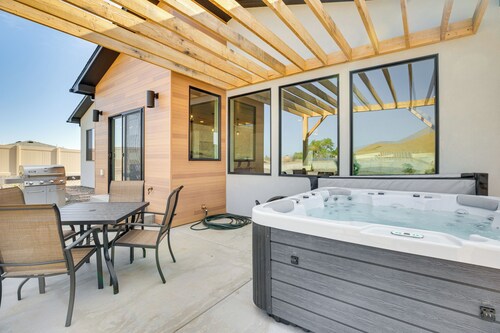 Luxe Living: Grand Junction Home w/ Hot Tub, Views