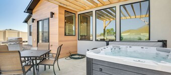 Luxe Living: Grand Junction Home w/ Hot Tub, Views