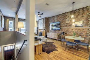 Dining - Stylish Dtwn Knoxville Condo w/ Rooftop Deck! (Knoxville)