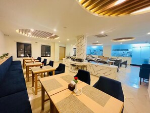 Restaurant - Hotel Aikawa (Sauraha)