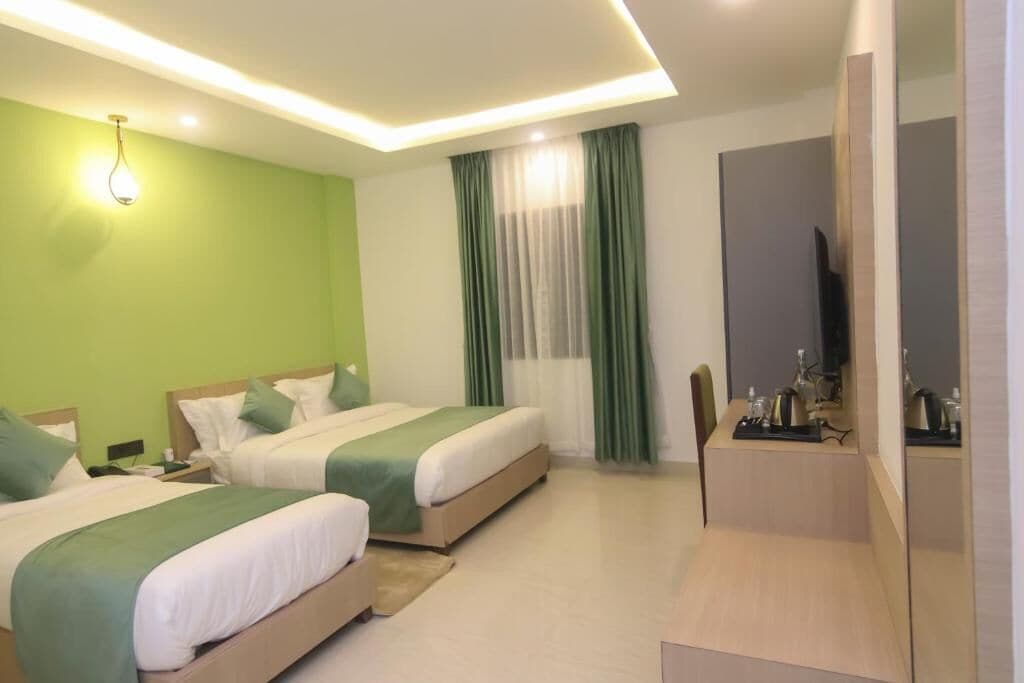 Habitación Deluxe con 1 cama doble o 2 individuales | Ropa de cama de alta calidad, minibar, decoración individual