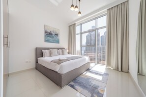 Luxury Apartment, 3 Bedrooms, Non Smoking, City View - EDEN'S Homes & Villas - BLVD Crescent (Dubai)